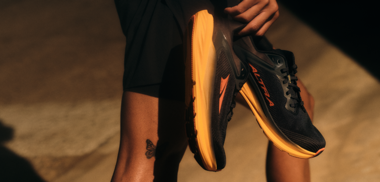 S25_Torin8_Mens_Black-Orange_AL0A85QE_013_01108