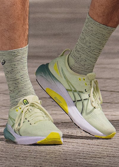 ASICS-GEL-Kayano-31-Herrenmodell-Beine-posierend ASICS-GEL-Kayano-31-Herrenmodell-Beine-posierend