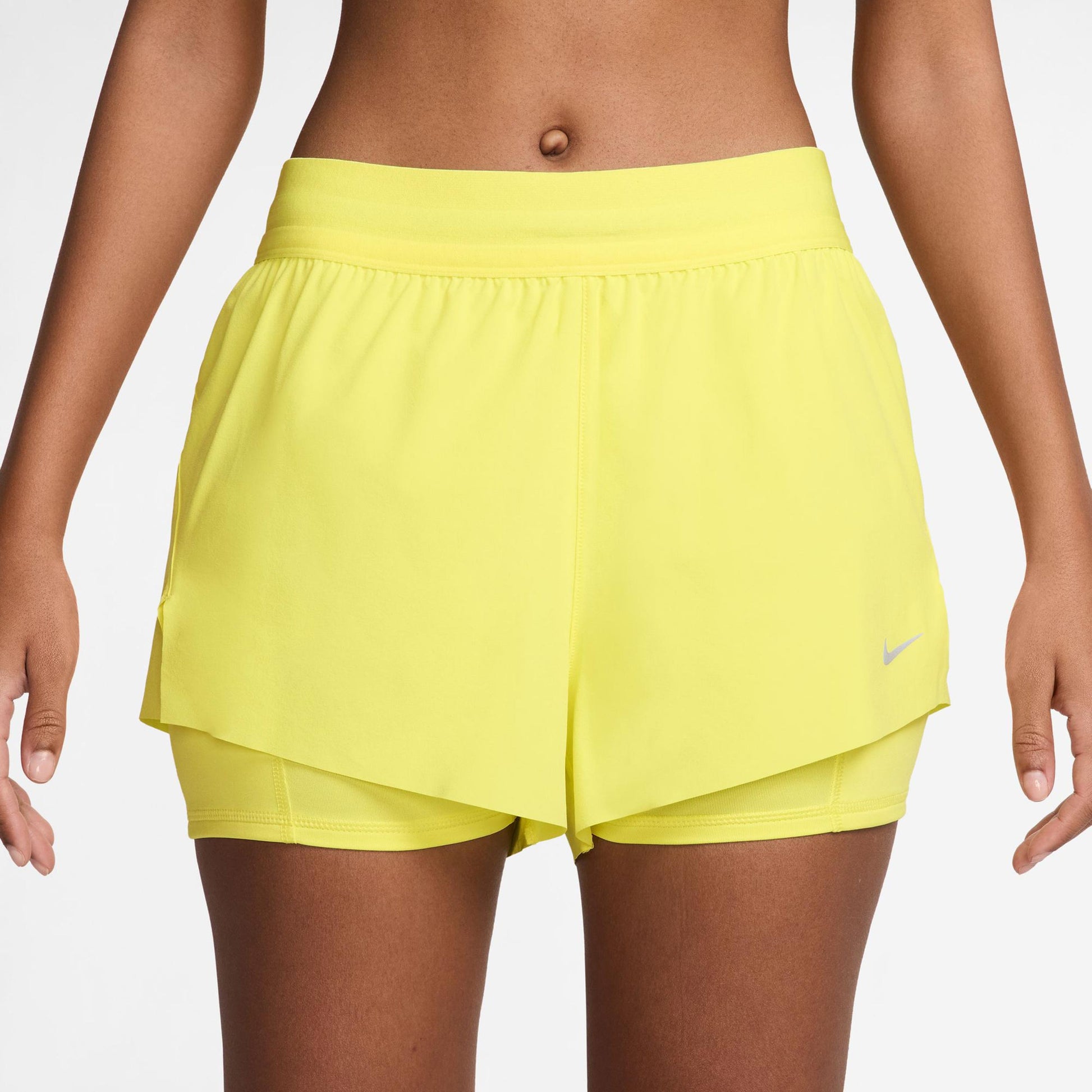 Nike Swift Laufshorts Damen - zitronengelb, silber