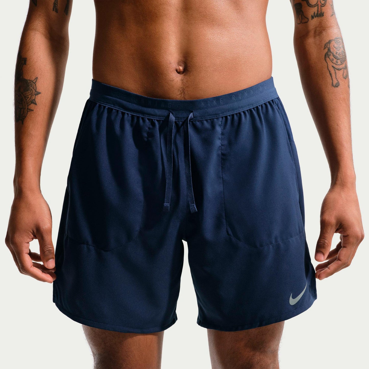 Nike STRIDE 2IN1 7IN  Laufshorts Herren - dunkelblau, silber